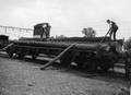 163468, Afbeelding van een 4-assige goederenwagen voor houtvervoer op de laad- en losplaats van het N.S.-station Nieuwersluis-Loenen., Nederlandse Spoorwegen, fotograaf
