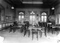 166115, Interieur van het N.S.-station Amsterdam Weesperpoort te Amsterdam: wachtkamer 3e klasse., Nederlandse Spoorwegen, fotograaf