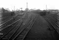 163344, Gezicht op het emplacement en de perrons van het N.S.-station Groningen te Groningen, met links de stoomlocomotief nr. 2921 (serie 2900) van de N.S. met enkele goederenwagens, in het midden op de achtergrond de motorrijtuigen voor dienst op de 'Woldjerspoorlijn' (Groningen-Delfzijl via Slochteren) en rechts de stukgoederenloods., Nederlandse Spoorwegen, fotograaf