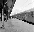 126514, Gezicht op het derde perron van het Centraal Station (Stationsplein) te Utrecht, na de verbreding van het perron., Hofland, L.H., fotograaf