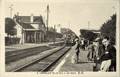 2 - GROSLAY (S. et O.) - La gare et le train.
