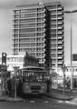 154488, Gezicht op de Katreinetoren van het N.S.-station Utrecht C.S. te Utrecht met op de voorgrond de Daf-Den Oudsten streekbus nr. 1266 van Centraal Nederland (C.N.) als lijn 53 naar Nieuwegein-Jutphaas., Nederlandse Spoorwegen, fotograaf
