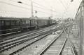 502529, Gezicht op het emplacement aan de zuidzijde van het N.S.-station Utrecht C.S. te Utrecht, vanuit een rijdende trein., Hoekstra, J., fotograaf