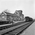 150715, Gezicht op de perronzijde van het N.S.-station Terborg te Terborg., Nederlandse Spoorwegen, fotograaf