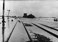 152843, Afbeelding van het overstroomde emplacement bij het N.S.-station Kruiningen-Yerseke te Kruiningen kort na de watersnoodramp., Nederlandse Spoorwegen, fotograaf