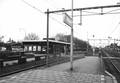 150852, Gezicht op het perron en overpad bij het N.S.-station Wijchen te Wijchen., Nederlandse Spoorwegen, fotograaf
