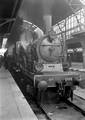 152828, Afbeelding van de eerste trein na de oorlog met stoomlocomotief nr. 1752 (serie 1700/1800) van de N.S. op het N.S.-station Utrecht C.S. te Utrecht., Nederlandse Spoorwegen, fotograaf