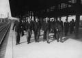 157425, Afbeelding van de rondgang van de directie van de N.S. op het N.S.-station Amersfoort te Amersfoort ter gelegenheid van het 100-jarig jubileum van de Nederlandse Spoorwegen., Otto Fotobureau, fotograaf
