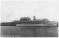 162035, Afbeelding van het motorschip W. F. van der Wyck van Rederij Koppe voor de bootdienst Enkhuizen-Stavoren bij het N.S.-station Stavoren.