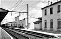 LIVRON (Drôme) - La Gare SNCF - Passage d'un train électrique à la fin des années 1950.