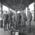 351658, Afbeelding van een groepje Duitse militairen op het perron van het Centraal Station te Utrecht., Onbekend