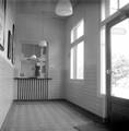 166126, Interieur van het N.S.-station Zetten-Andelst te Zetten: hal met loket., Nederlandse Spoorwegen, fotograaf