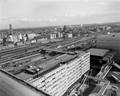 852512, Overzicht vanaf het Holiday Inn Hotel (Jaarbeursplein 24) te Utrecht, uit het noordwesten, met op de voorgrond het Jaarbeursplein en daarachter het Centraal Station., Gemeentearchief Utrecht, fotograaf