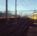 849416, Gezicht op het emplacement aan de noordzijde van het N.S.-station Utrecht C.S. te Utrecht., Peeters, N.M., fotograaf/schilder