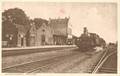161404, Gezicht op het N.S.-station Bovenkarspel-Grootebroek te Bovenkarspel, met een trein getrokken door een stoomlocomotief uit de serie 1900 van de N.S.