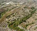 85176, Luchtfoto van het complex van het Academisch Ziekenhuis (Catharijnesingel 101) en omgeving te Utrecht, uit het oosten. Op de achtergrond het zuidelijke spoorwegemplacement en het Centraal Station., Fotodienst GAU, fotograaf