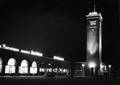 150565, Gezicht op een gedeelte van de voorgevel van het N.S.-station Nijmegen te Nijmegen bij avond., Nederlandse Spoorwegen, fotograaf