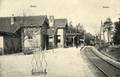 14532, Gezicht op de rechter- en achtergevels van het station en de goederenloods (Spoorstraat 1) te Soestdijk (gemeente Soest) uit het zuiden.
