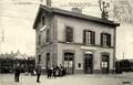 Environs de Rouen - SAINT-ETIENNE-du-ROUVRAY (S.I.) - La cour de l'ancienne gare - Editeur : Pinot, photographe.