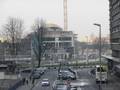 906074, Gezicht op de bouw van de Ulu Moskee bij het Westplein te Utrecht, van bij de entree van het Centraal Station aan het Jaarbeursplein., Goosen, D.C., fotograaf
