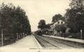 MENNECY (S. et O.) - La Gare - Arrivée d'un train.