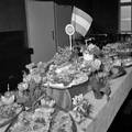846581, Afbeeldingen (2) van het buffet ter gelegenheid van de opening van het nieuwe N.S.-station Beverwijk., Hessels, L. (Nederlandse Spoorwegen), fotograaf
