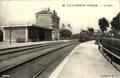 40 - VILLENEUVE-TRIAGE - Vue intérieure de la gare - Passage d'un train.