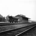 166759, Gezicht op de goederenloods van het N.S.-station Sliedrecht te Sliedrecht., Nederlandse Spoorwegen, fotograaf