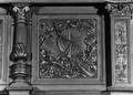 156763, Afbeelding van een reliëf voorstellende muziekinstrumenten in de wachtkamer van het Koninklijk paviljoen van het N.S.-station Den Haag H.S. te Den Haag., Nederlandse Spoorwegen, fotograaf