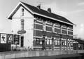 150814, Gezicht op de perronzijde van het N.S.-station Warffum te Warffum., Nederlandse Spoorwegen, fotograaf
