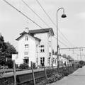 150769, Gezicht op de perronzijde van het N.S.-station Velp te Velp., Nederlandse Spoorwegen, fotograaf