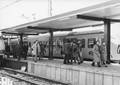171400, Afbeelding van treinreizigers op het eerste perron (buurtsporen) van het N.S.-station Utrecht C.S. te Utrecht., Nederlandse Spoorwegen, fotograaf