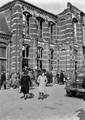 152772, Afbeelding van reizigers bij het door oorlogshandelingen vernielde N.S.-station Nijmegen te Nijmegen., Nederlandse Spoorwegen, fotograaf