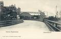 13098, Gezicht op de rechtergevel met overkapte perrons en loopbrug van het station te  Amersfoort uit het noordoosten.
