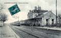 LA ROCHEFOUCAULD (Charente) - La Gare - Arrivée d'un train.