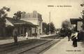 MERIEL (S. et O.) - Vue intérieure de la gare - Arrivée d'un train.