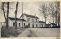 PORT de PILES (Indre et Loire) - La cour de la gare - Editeur : J.Algret, photographe à La Haye-Descartes.