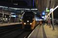 903015, Afbeelding van de intercity naar Arnhem (VIRM) tijdens aankomst langs het 7e perron (spoor 19) van het Centraal Station (Utrecht Centraal) te Utrecht, tijdens de schemering., Het Utrechts Archief, fotograaf