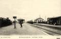 SAINT-PIERRE du VAUVRAY (Eure) - Les quais de la gare - Arrivée des trains - Editeur : Le Chanoine, buraliste.