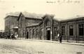 MAUBEUGE (Nord) - La façade de la gare - Collection : J. Caron.