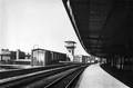 154588, Gezicht op het N.S.-station Amsterdam Muiderpoort te Amsterdam vanaf het perron., Nederlandse Spoorwegen, fotograaf
