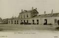 273 - LOUDUN (Vienne) - La cour de la gare des voyageurs - Editeur : Dando-Berry.