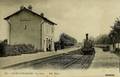 299 - LIVRY sur SEINE (Seine et Marne) - La gare - Arrivée d'un train - Editeur : ND.