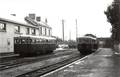 NOYELLES (Somme) - Deux autorails stationnent en gare.