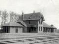 156899, Gezicht op het station Hemmen-Dodewaard van de Staatsspoorwegen tussen Hemmen en Dodewaard., Onbekend