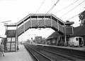 150590, Gezicht op perrons en de voetgangersbrug van het N.S.-station Putten te Putten., Nederlandse Spoorwegen, fotograaf