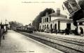 18 - PLANCOET (Côtes-du-Nord) - La gare et le train.