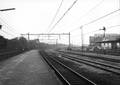153290, Gezicht op het perron en het emplacement van het N.S.-station Oss te Oss., Nederlandse Spoorwegen, fotograaf