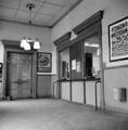 856911, Interieur van het N.S.-station Winterswijk te Winterswijk: hal, met loketbalie., Nederlandse Spoorwegen, fotograaf