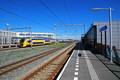 834707, Gezicht op de perrons van het N.S.-station Utrecht Leidsche Rijn te Utrecht, met een passerende trein., Het Utrechts Archief, fotograaf
